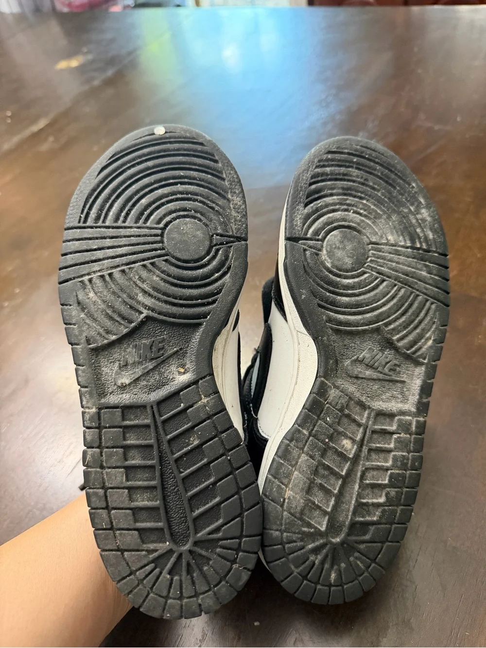 Nike Size 4 Youth Sneakers - Picture 6 of 7
